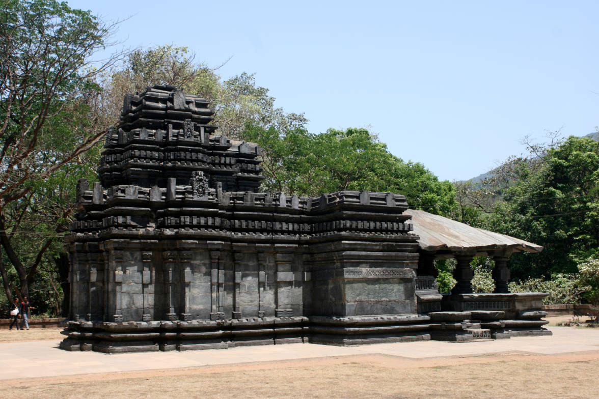 Mahadev Temple (Tambdi Surla)